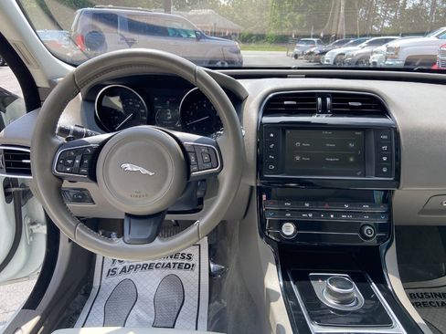 Used 2018 Jaguar XE Premium RWD image 13
