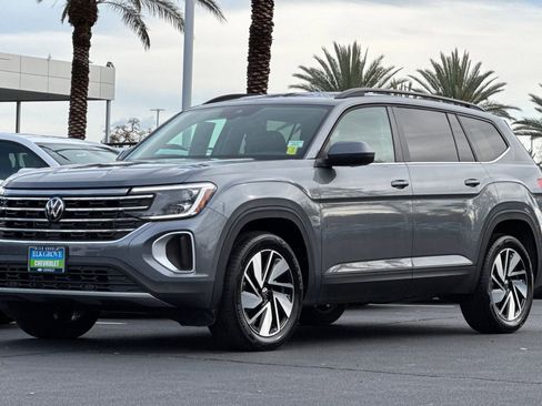 Used 2025 Volkswagen Atlas SE image 7