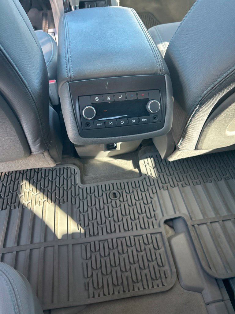 Used 2017 Chevrolet Traverse LT w/ Traveler's Package FWD image 12