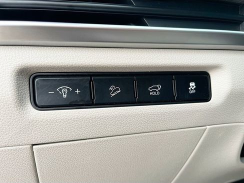 Used 2023 Kia Telluride EX w/ EX Captain's Chair Package image 10