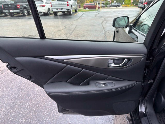 Used 2017 INFINITI Q50 Signature Edition w/ All Weather Package (L93) AWD/4WD image 18