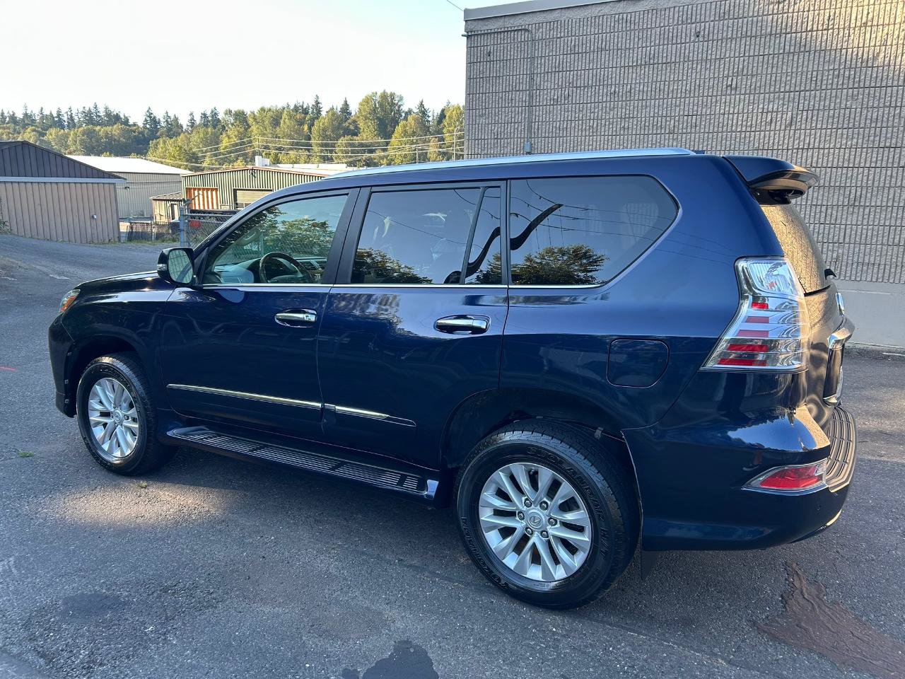 Used 2017 Lexus GX 460 Premium w/ Premium Package AWD/4WD image 7