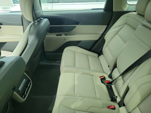 Certified 2025 Lincoln Nautilus Premier AWD/4WD image 8