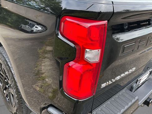 Used 2024 Chevrolet Silverado 1500 RST w/ Z71 Off-Road Package AWD/4WD image 27