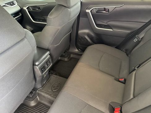 Used 2022 Toyota RAV4 LE AWD/4WD image 12