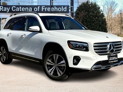 Used 2025 Mercedes-Benz GLB 250 4MATIC image 11