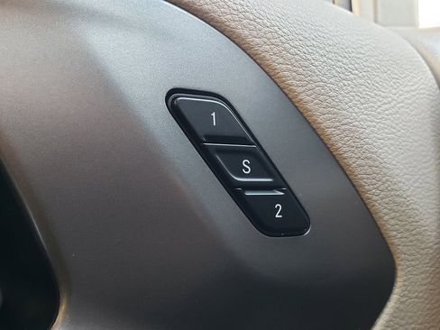 Used 2023 Chrysler Pacifica Touring-L image 26