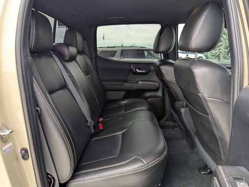 Used 2019 Toyota Tacoma TRD Sport AWD/4WD image 26