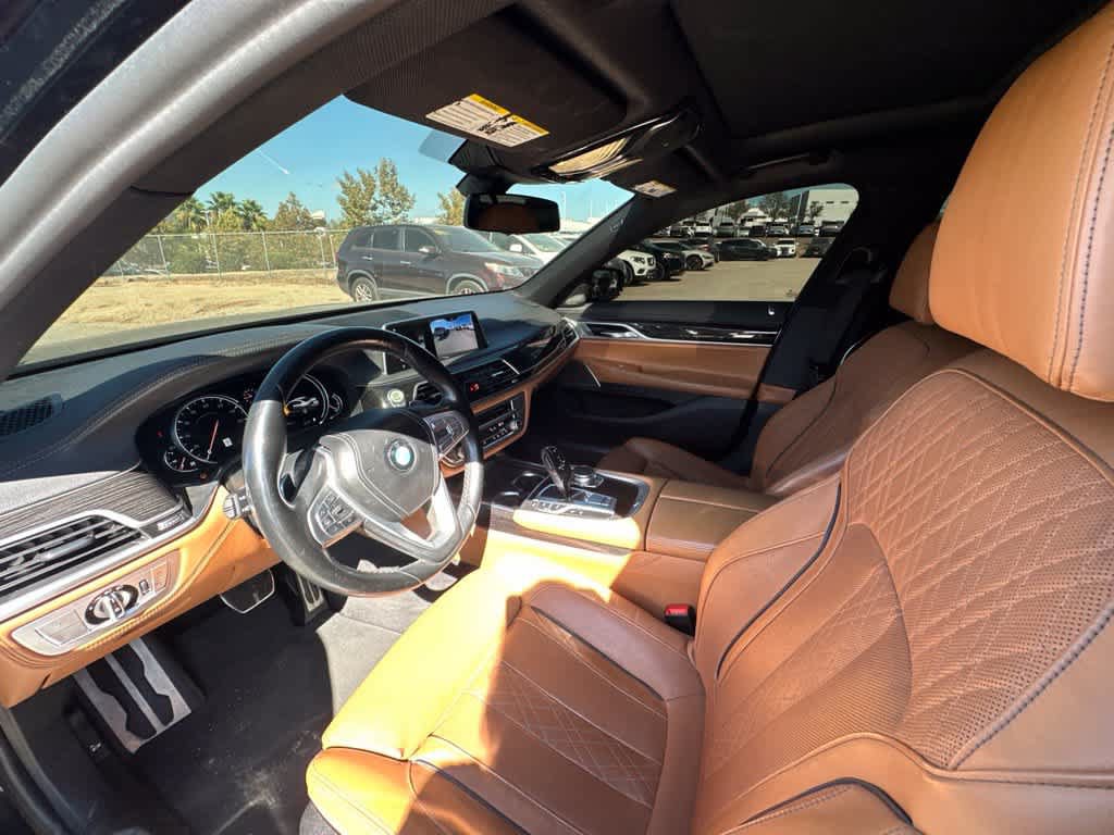 Used 2019 BMW 750i w/ M Sport Package RWD image 7