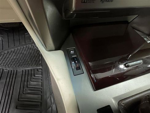 Used 2017 Lexus GX 460 Premium w/ Premium Package AWD/4WD image 18