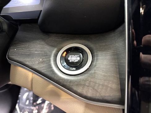 Used 2024 Jeep Grand Cherokee L Limited w/ Luxury Tech Group II image 20