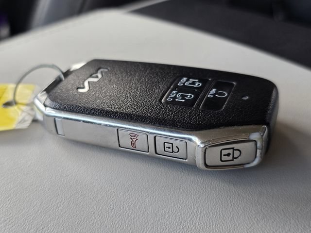 Certified 2022 Kia Carnival LX FWD image 39