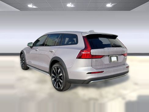 New 2026 Volvo V60 B5 Cross Country Ultra w/ Climate Package image 3