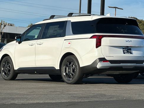 New 2026 Kia Carnival EX image 6
