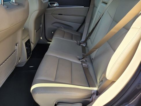Used 2019 Jeep Grand Cherokee Limited image 11