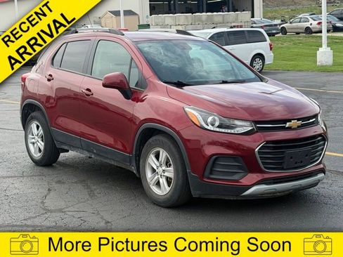 Used 2022 Chevrolet Trax LT w/ LT Convenience Package image 1