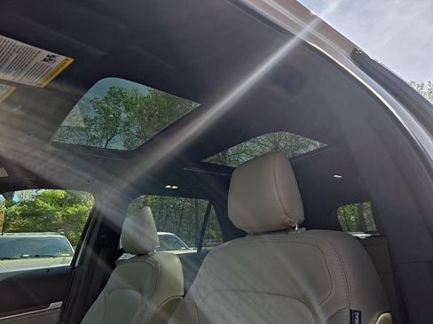 Used 2019 Ford Explorer Limited w/ Ford Safe & Smart Package image 14