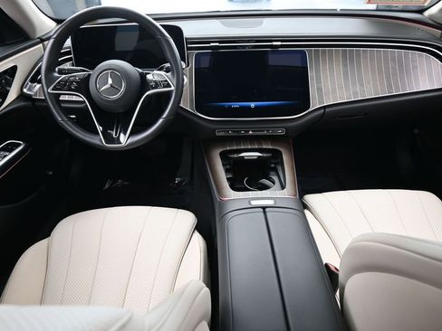 Used 2025 Mercedes-Benz E 350 4MATIC Sedan image 41