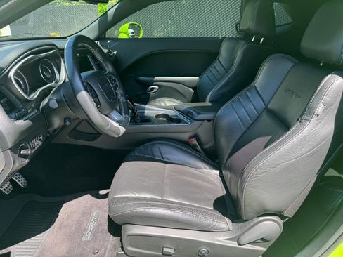 Used 2015 Dodge Challenger SRT w/ Technology Group RWD image 8