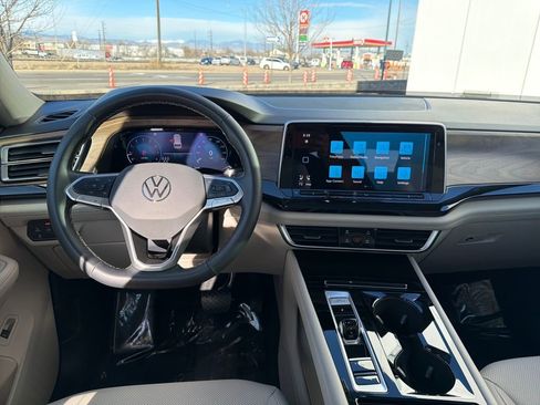 Certified 2025 Volkswagen Atlas SE image 14