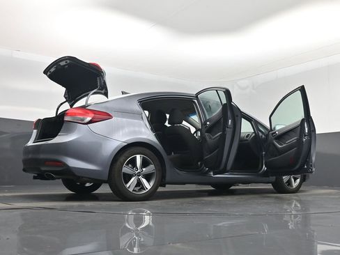 Used 2018 Kia Forte S image 60