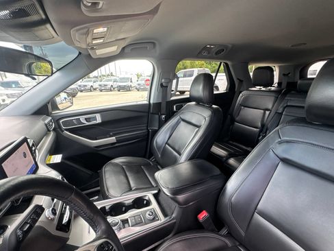 Used 2023 Ford Explorer XLT w/ Equipment Group 202A AWD/4WD image 12