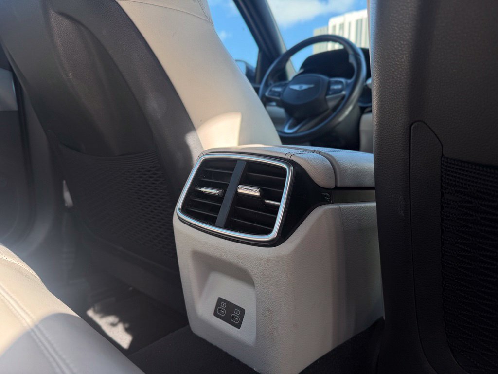 Used 2025 Genesis G70 2.5T RWD image 16