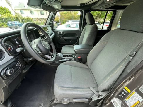Used 2025 Jeep Wrangler Unlimited Sport AWD/4WD image 25