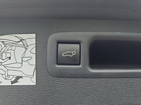 Used 2024 Toyota Highlander XSE FWD image 15