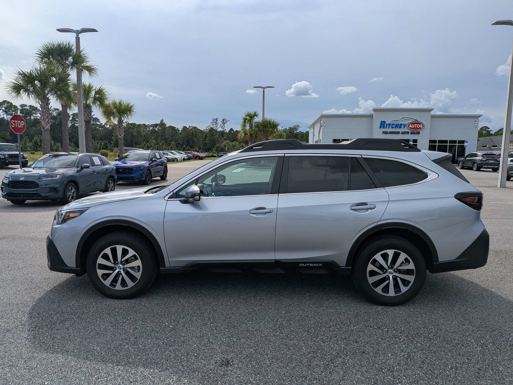 Certified 2022 Subaru Outback Premium AWD/4WD image 7