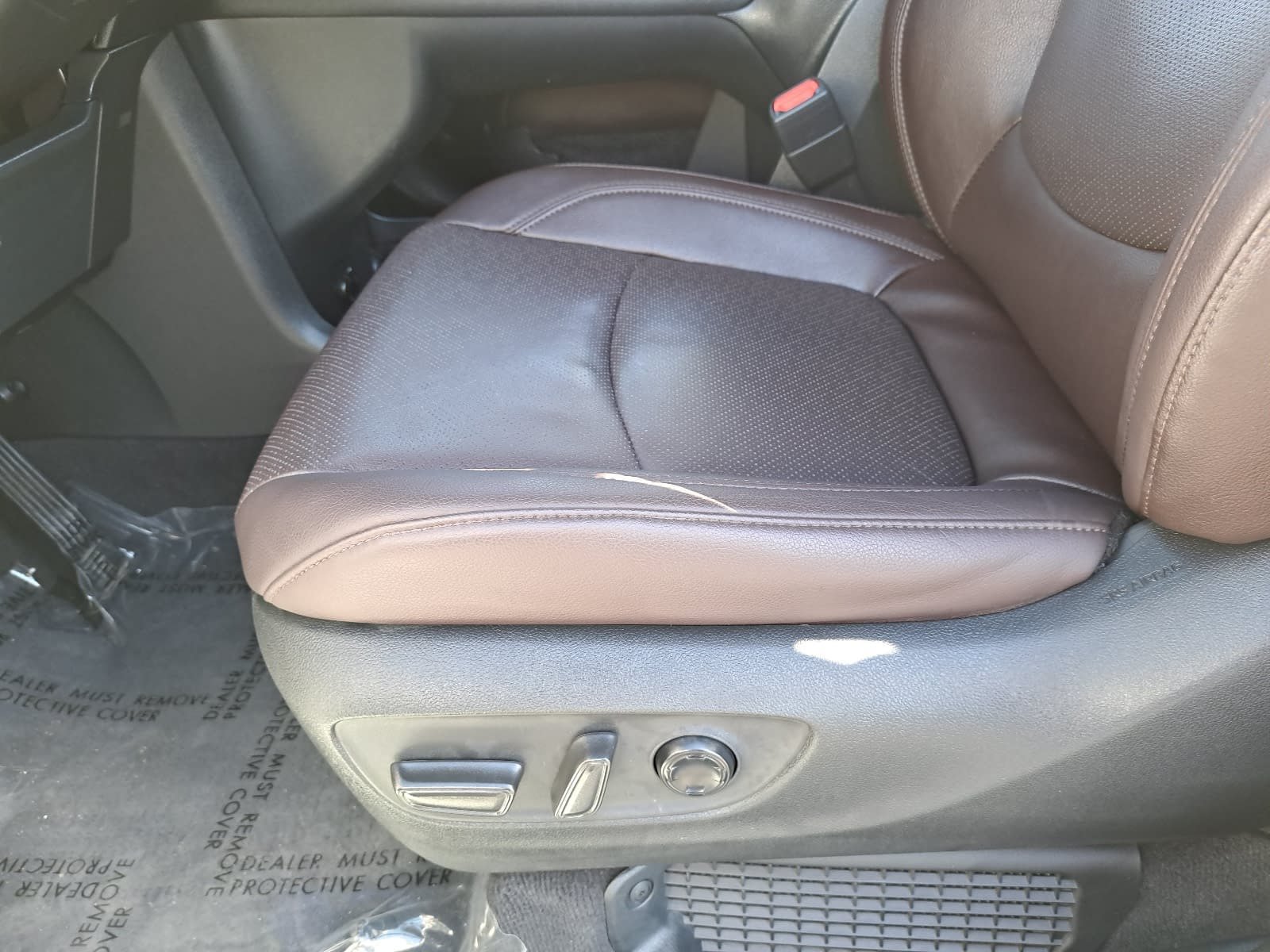 Used 2024 Toyota Sienna Platinum FWD image 32