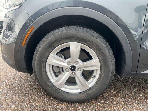 Used 2023 Kia Sorento LX image 14