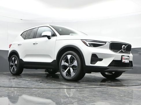 New 2025 Volvo XC40 B5 Core w/ Protection Package Premier image 41
