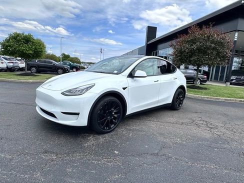 Used 2023 Tesla Model Y Long Range AWD/4WD image 3
