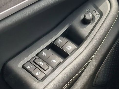 Used 2023 Jeep Grand Cherokee Limited w/ Black Appearance Package image 22