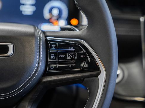 Certified 2023 Jeep Grand Cherokee Overland image 37