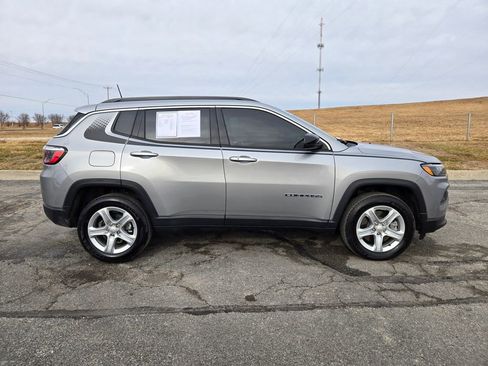 Used 2023 Jeep Compass Latitude w/ Mopar Graphics Package image 2