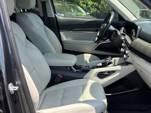 Used 2023 Kia Telluride EX w/ EX Captain's Chair Package FWD image 6