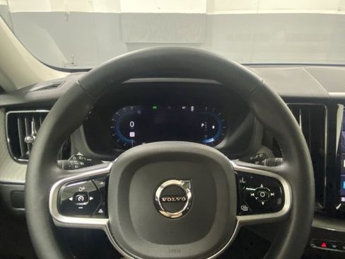 Used 2025 Volvo XC60 B5 Plus image 15