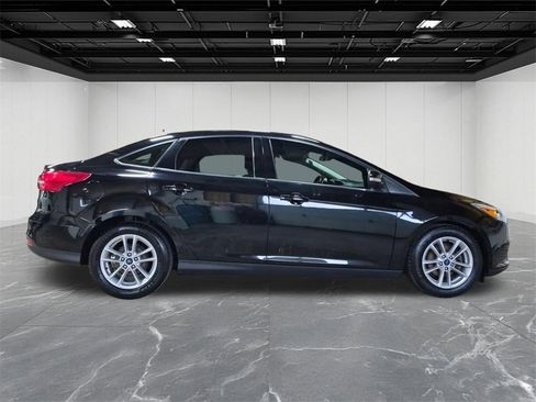 Used 2017 Ford Focus SE w/ Cold Weather Package image 6