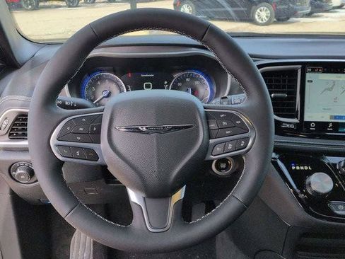 New 2026 Chrysler Pacifica Select FWD image 18