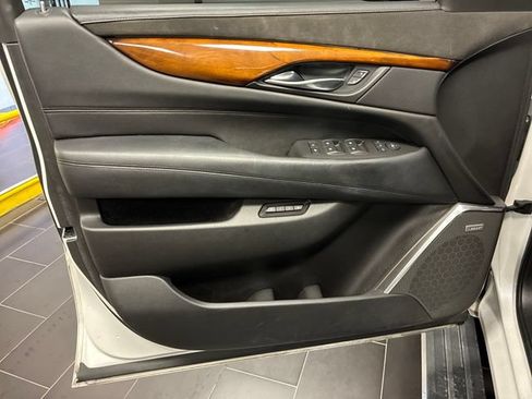 Used 2017 Cadillac Escalade Premium Luxury AWD/4WD image 10