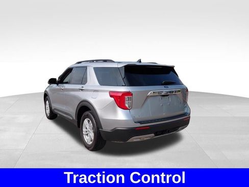 Used 2022 Ford Explorer XLT w/ Equipment Group 202A AWD/4WD image 18