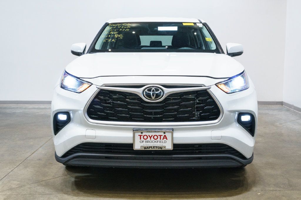 Used 2023 Toyota Highlander LE FWD image 6