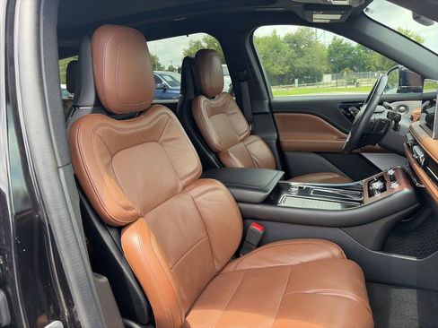 Used 2023 Lincoln Aviator Reserve w/ Equipment Group 201A AWD/4WD image 10