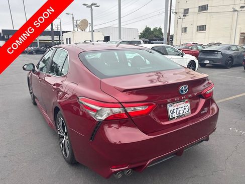 Used 2018 Toyota Camry SE FWD image 6