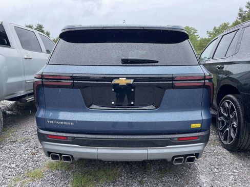 Used 2025 Chevrolet Traverse LT FWD image 9