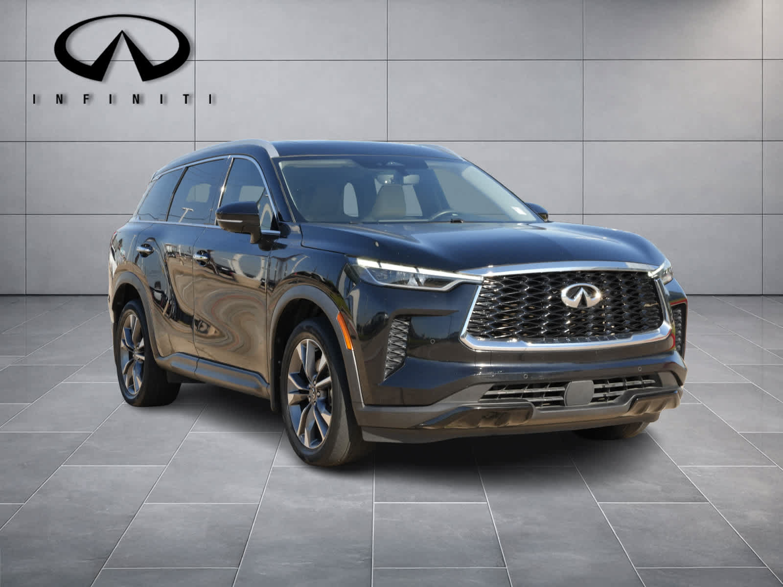 Used 2023 INFINITI QX60 Luxe w/ Cargo Package AWD/4WD image 3