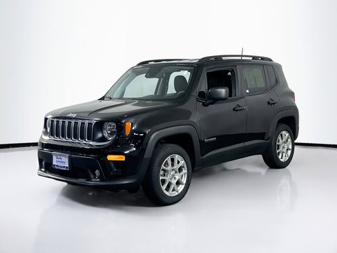 Used 2022 Jeep Renegade Latitude w/ Convenience Group image 1