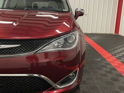 Used 2019 Chrysler Pacifica Limited w/ Tire & Wheel Group image 8